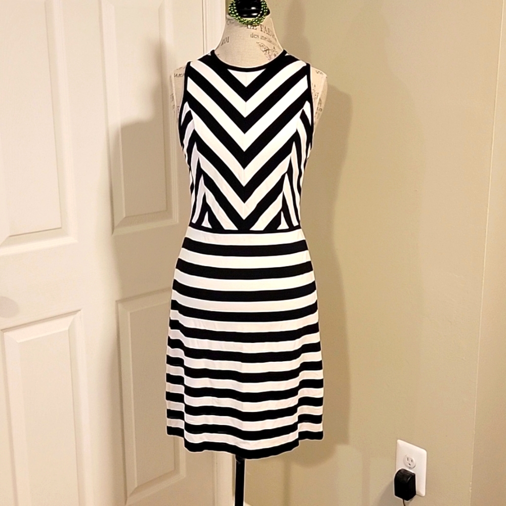 Loft Women's black & white dress Size 6